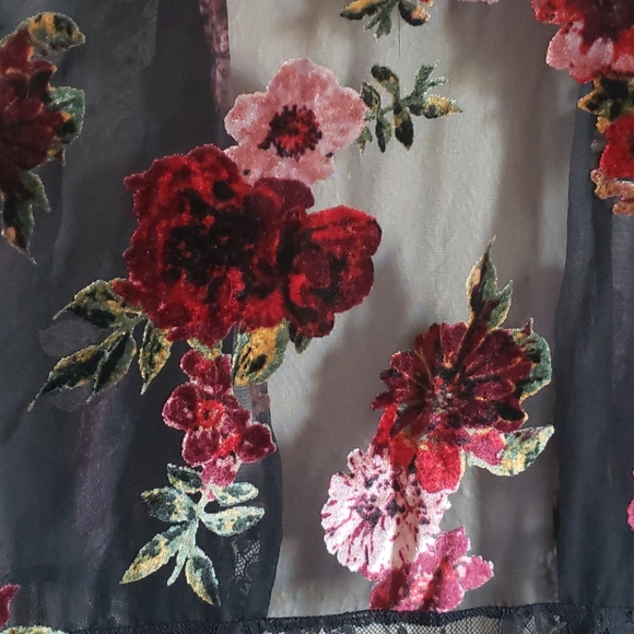 Women's velvet, lace, kimono - Picture 4 of 4